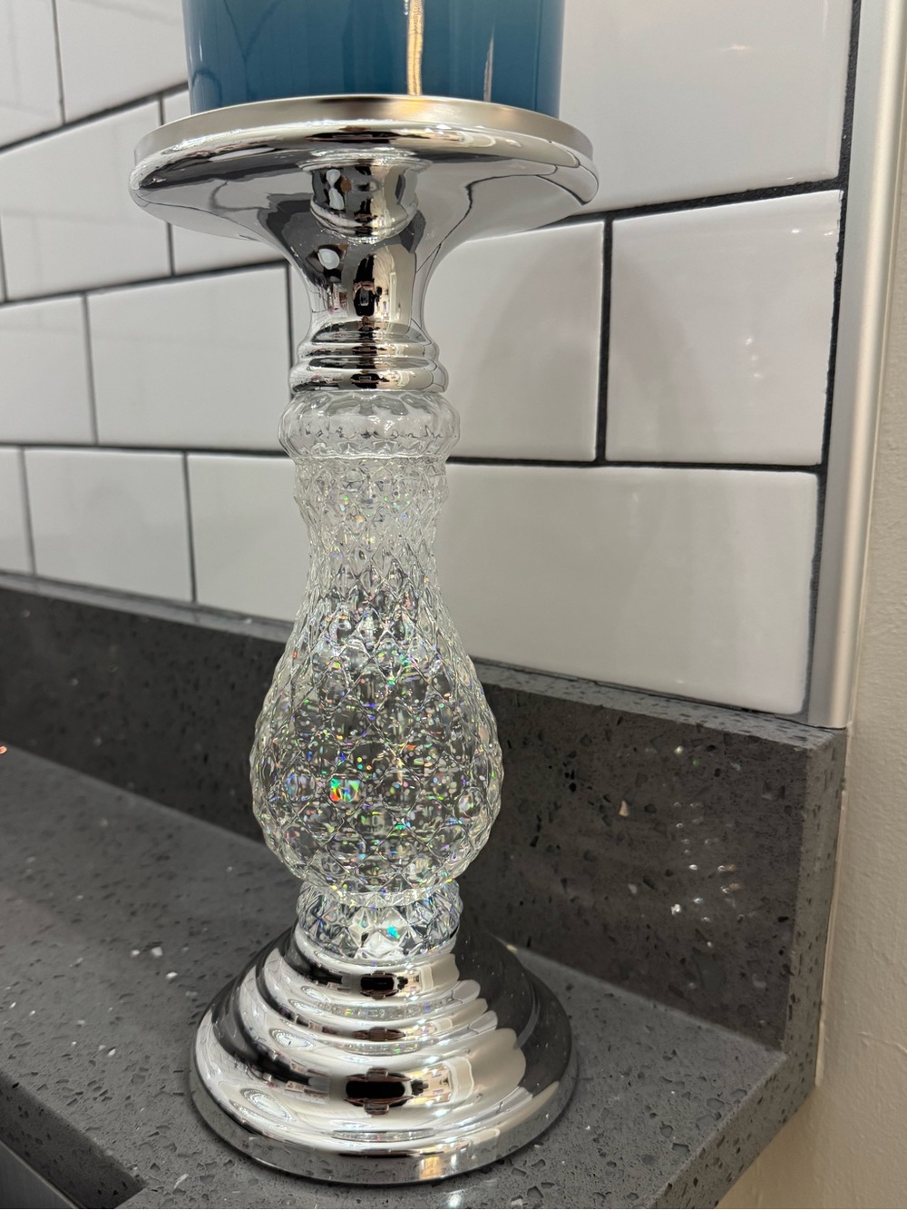 Bath & Body Works Lighted pedestal candle holder with silver swirling glitter